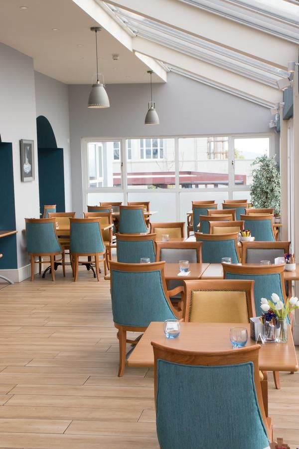 Отель WatersEdge Hotel Ков